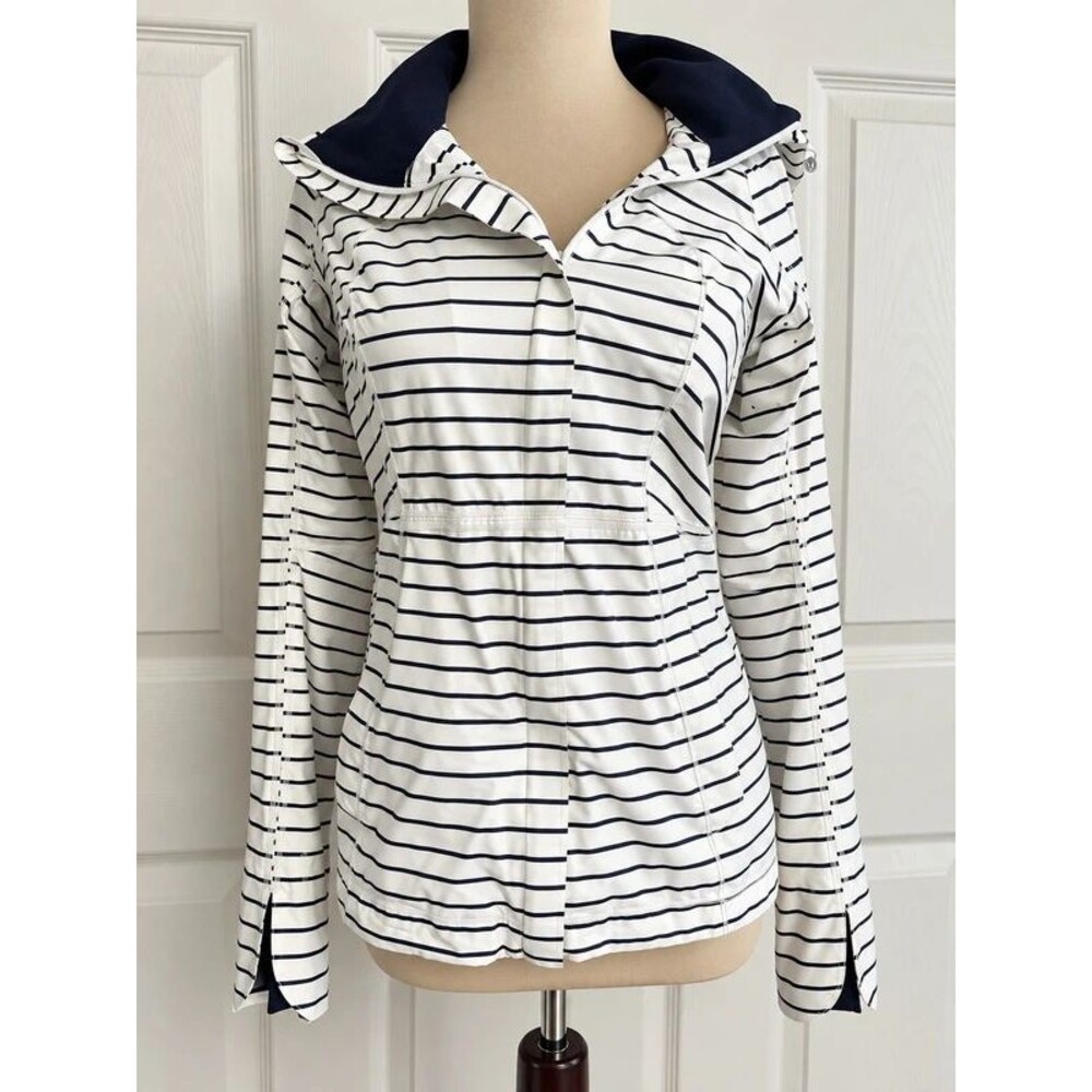 Rare Lululemon women's Run Rain Jacket Quiet Stripe White Deep Indigo 4 S EUC